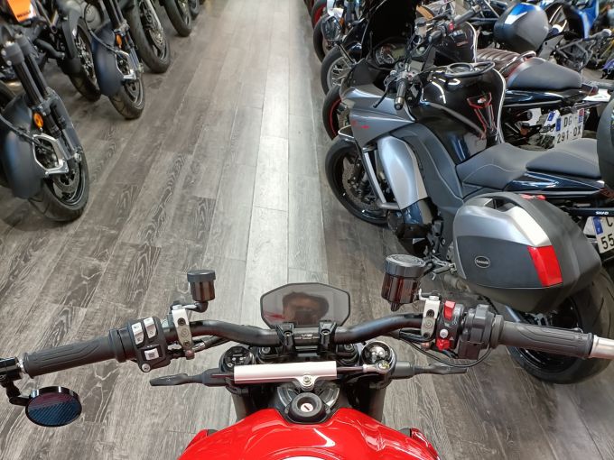 DUCATI STREETFIGHTER V2 4