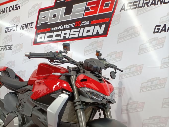 DUCATI STREETFIGHTER V2 4