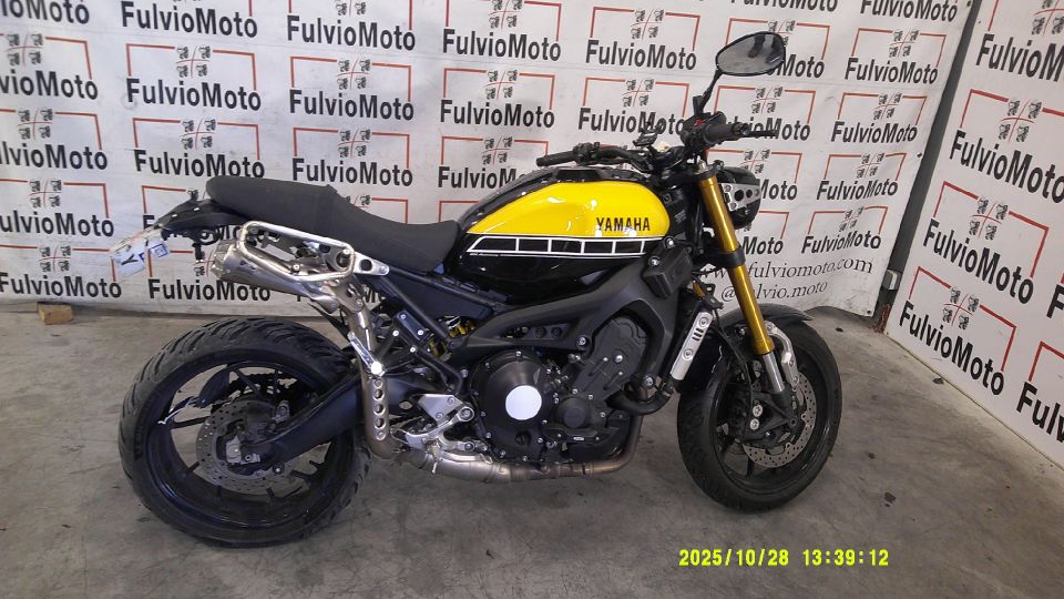 YAMAHA XSR 900 4