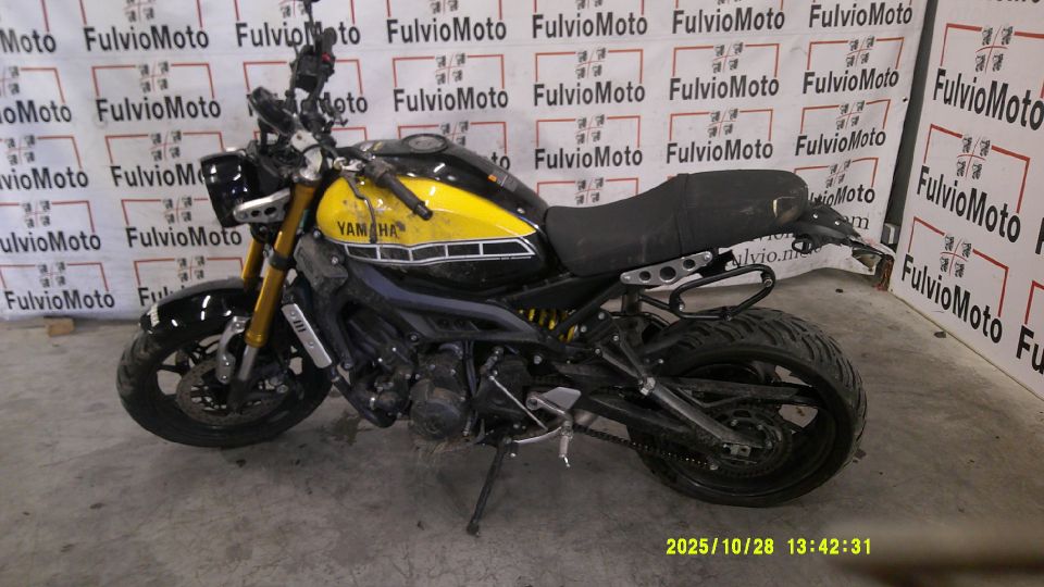 YAMAHA XSR 900 4