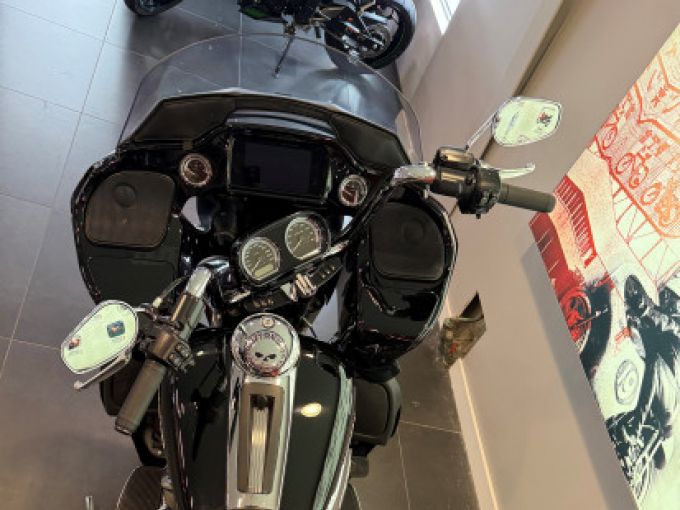 HARLEY-DAVIDSON Road Glide Ultra 1868 4