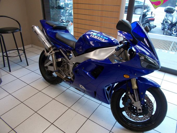 YAMAHA YZF R1 GYTR 4