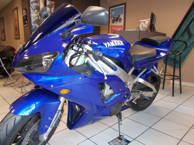 YAMAHA YZF R1 GYTR 4