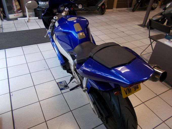 YAMAHA YZF R1 GYTR 4