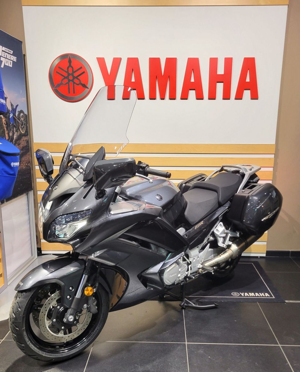 YAMAHA FJR 1300 AE 4