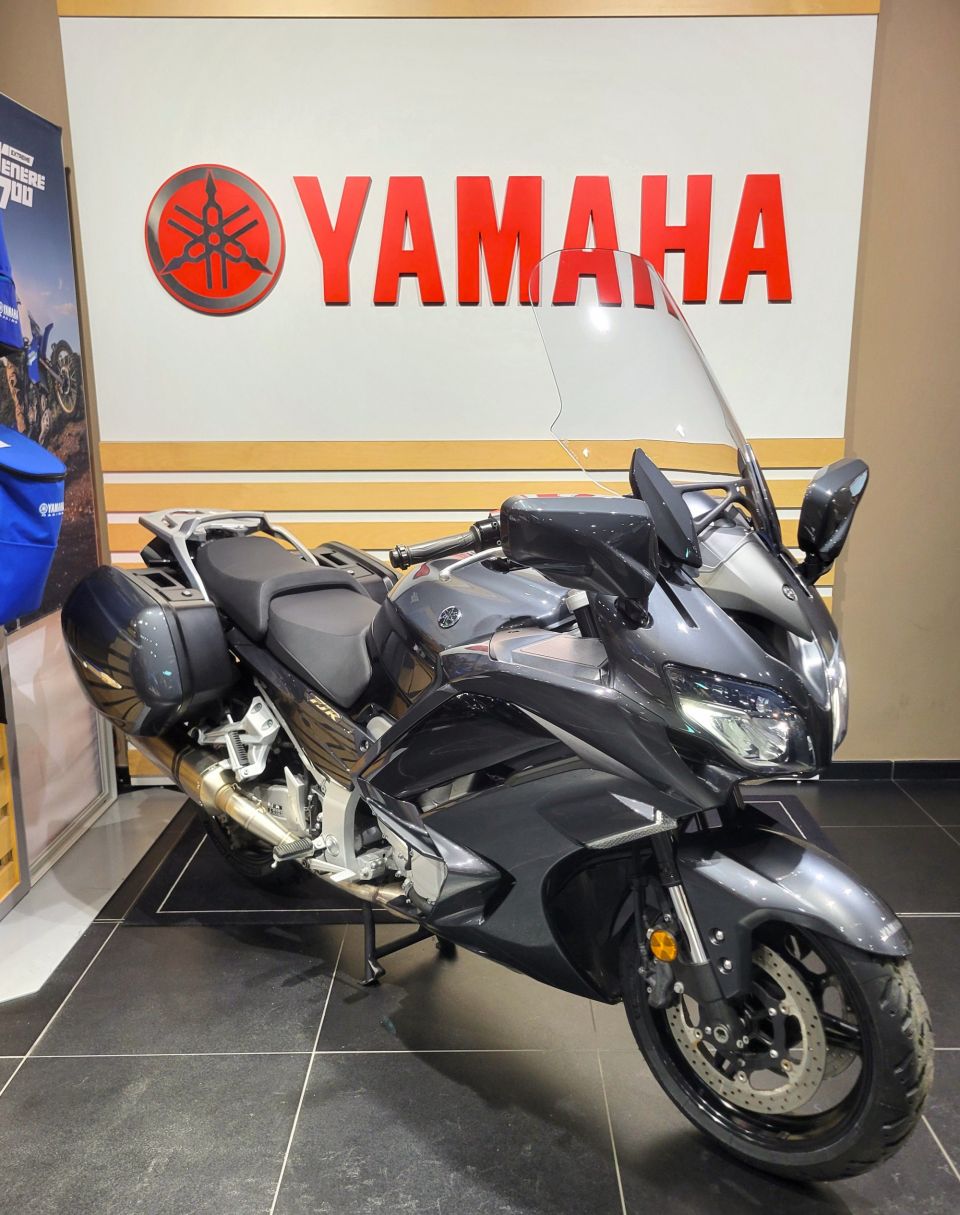 YAMAHA FJR 1300 AE 4