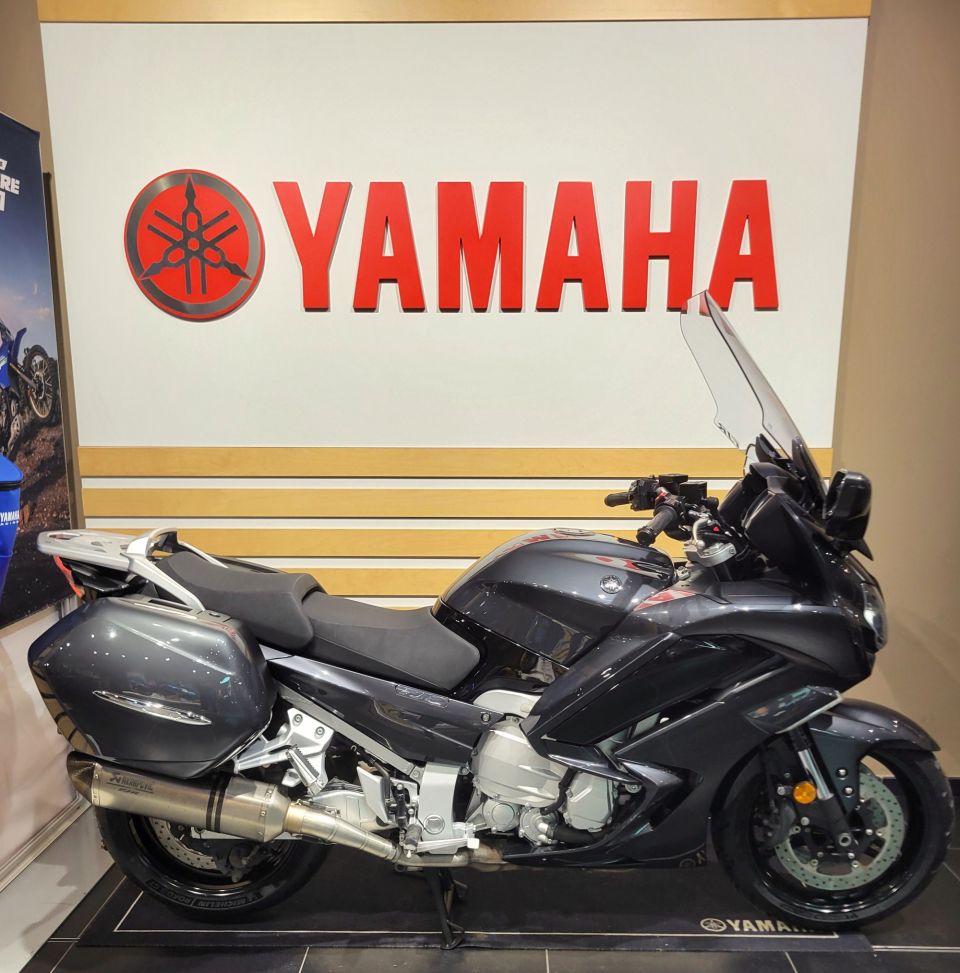 YAMAHA FJR 1300 AE 4