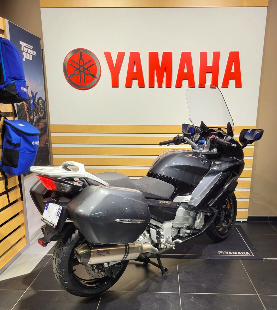 YAMAHA FJR 1300 AE 4