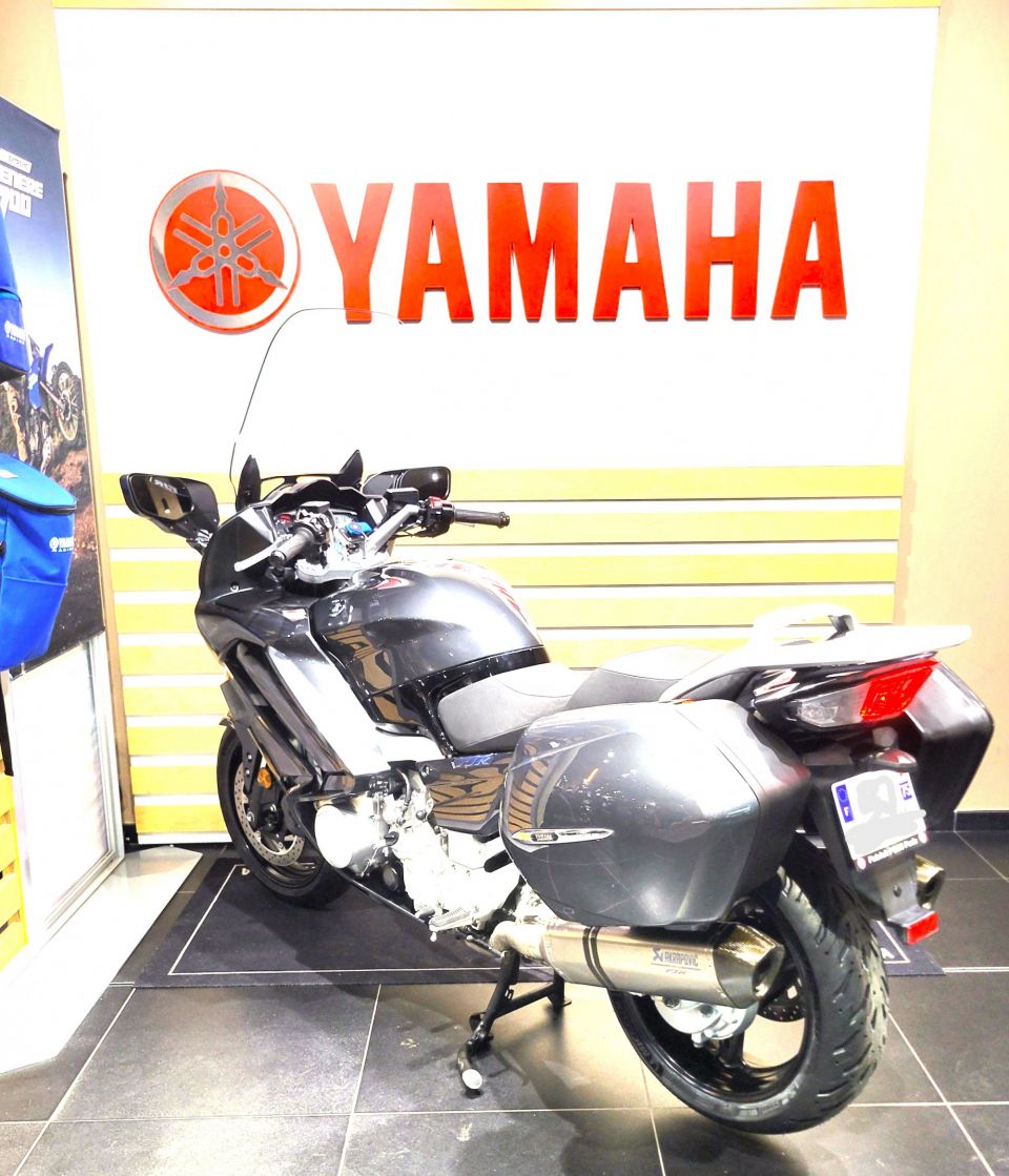 YAMAHA FJR 1300 AE 4
