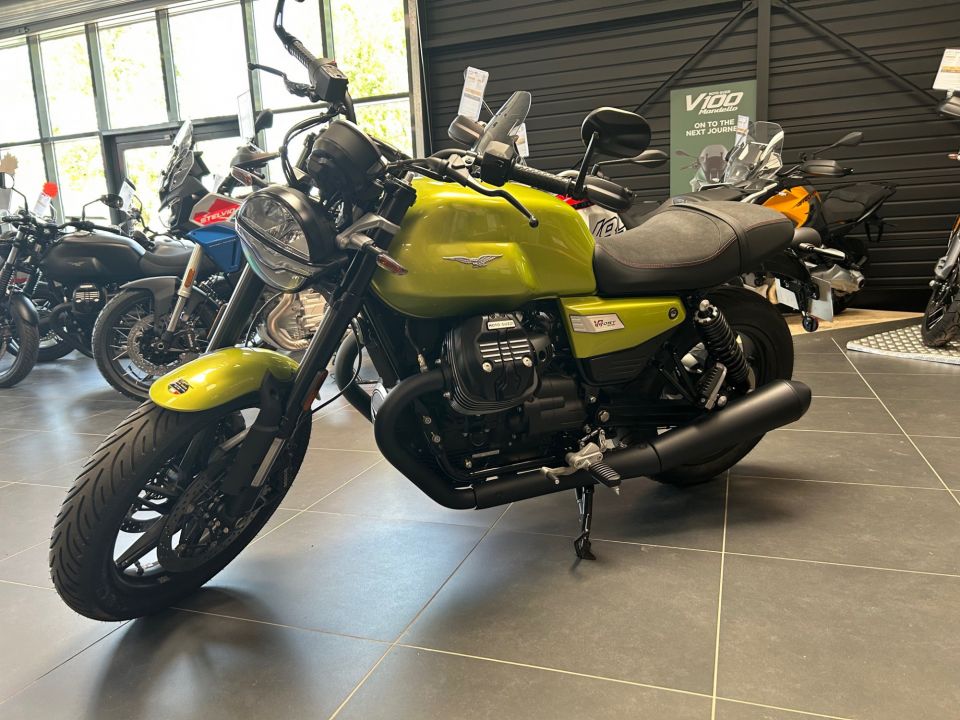 MOTO GUZZI V7 4