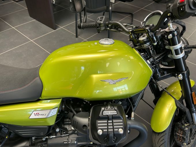 MOTO GUZZI V7 4