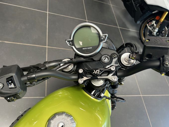 MOTO GUZZI V7 4