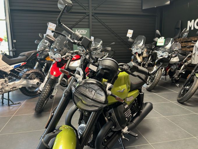 MOTO GUZZI V7 4