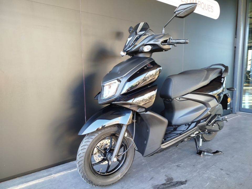 YAMAHA RayZR 125 4