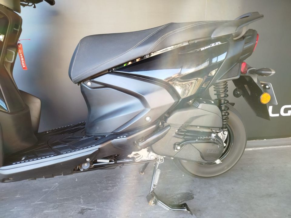 YAMAHA RayZR 125 4