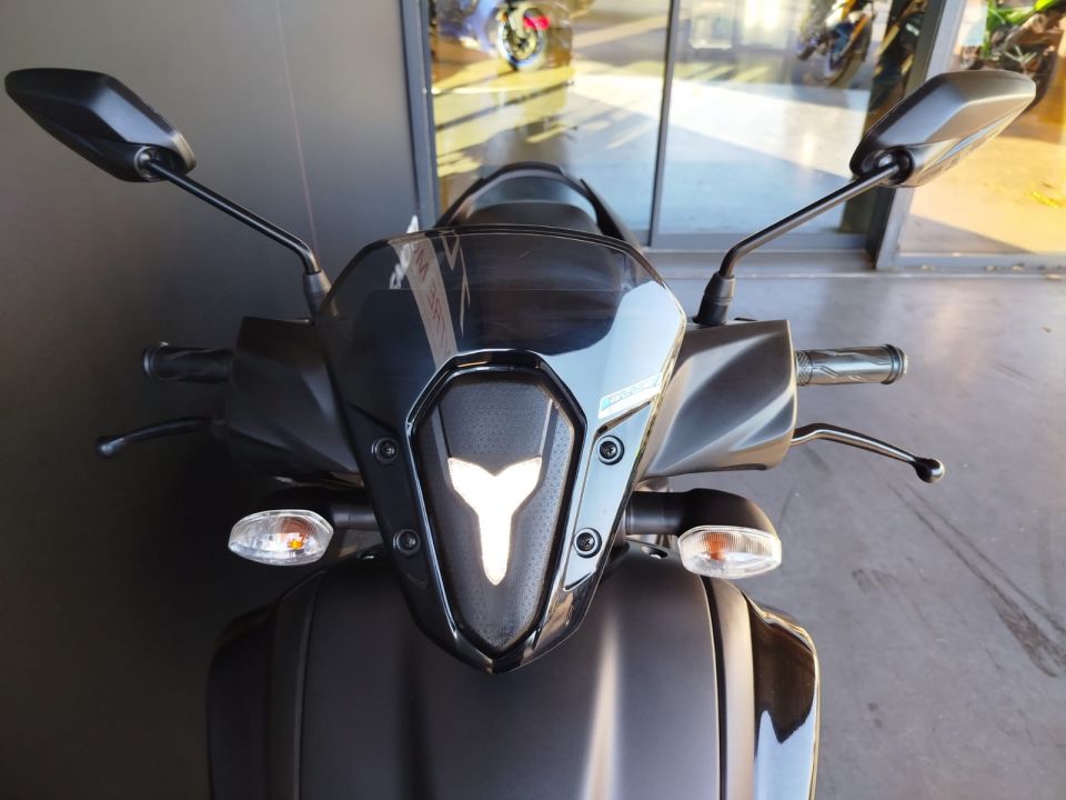 YAMAHA RayZR 125 4