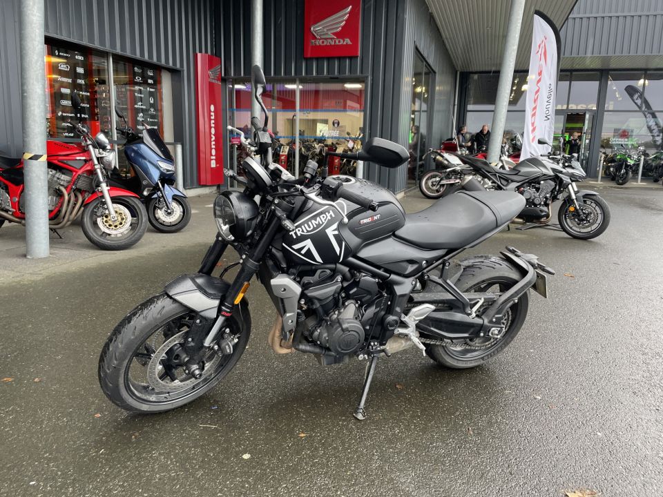 TRIUMPH TRIDENT 660 4