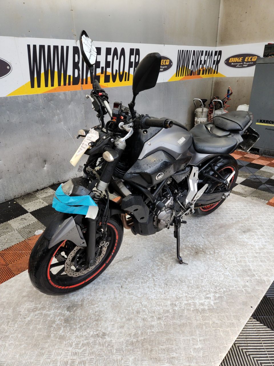 YAMAHA MT-07 4