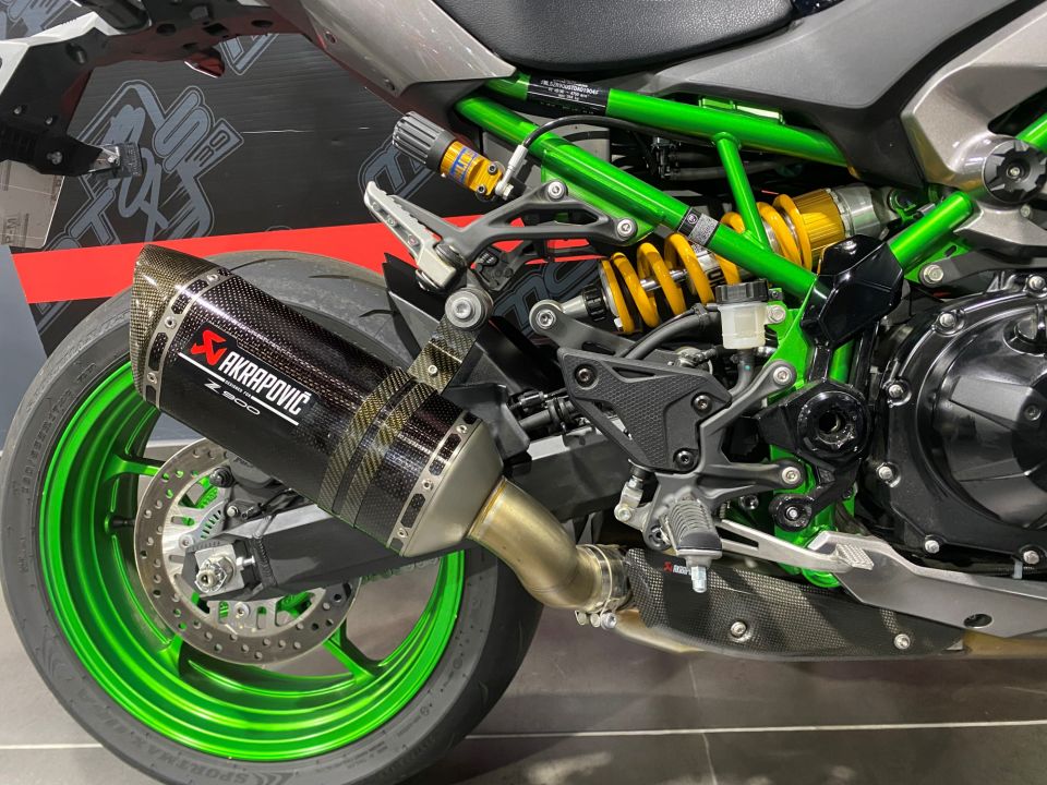 KAWASAKI Z900 SE 4