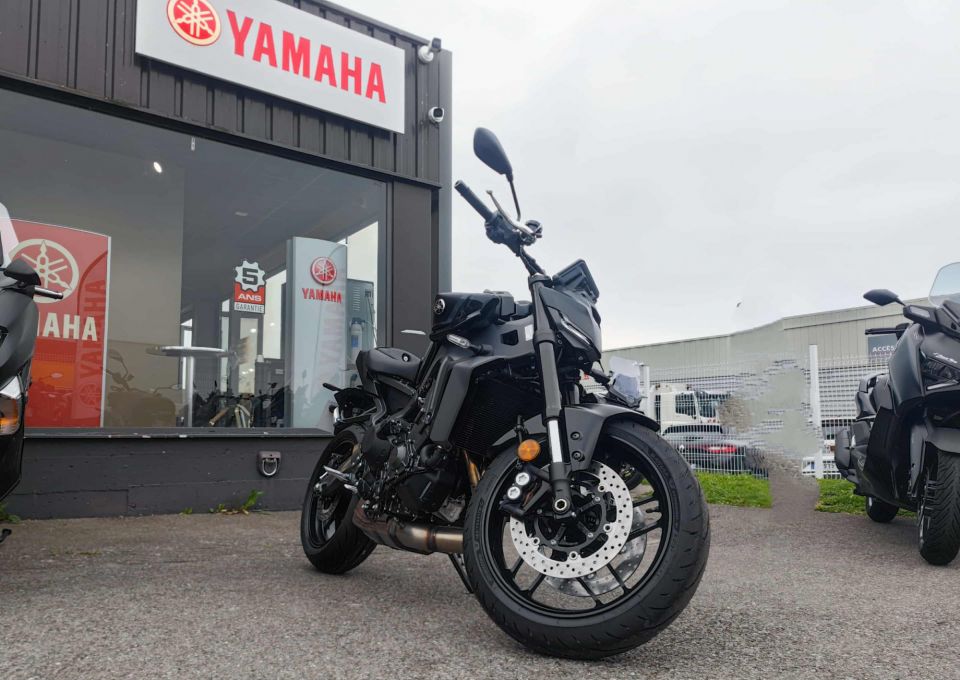 YAMAHA MT-09 4