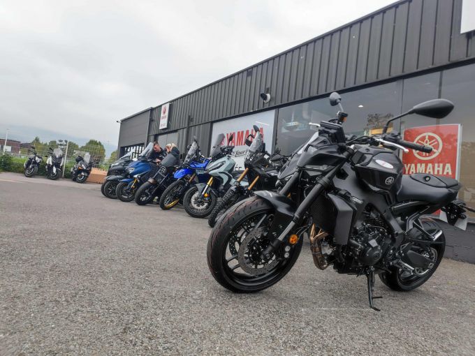 YAMAHA MT-09 4