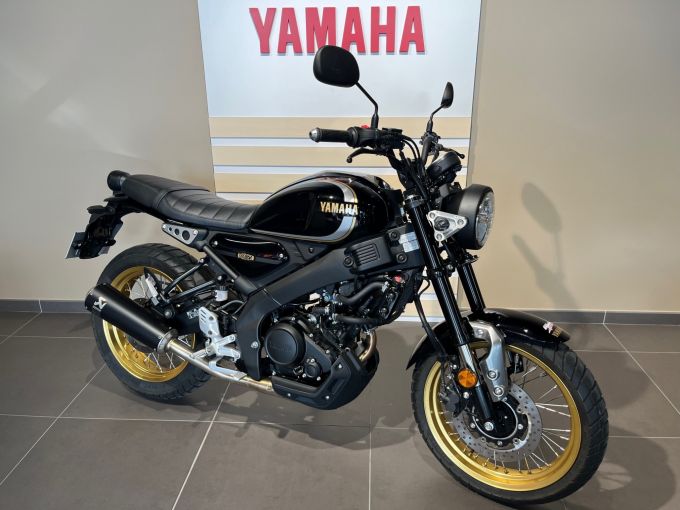 YAMAHA XSR 125 Legacy 4