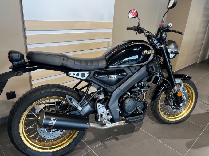 YAMAHA XSR 125 Legacy 4