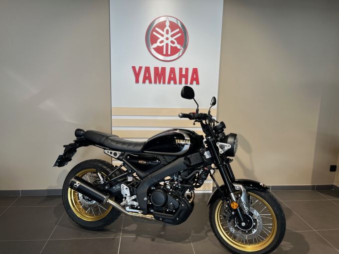 YAMAHA XSR 125 Legacy 4