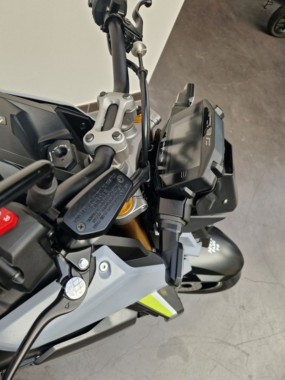 SUZUKI GSX-S 1000 ABS 4