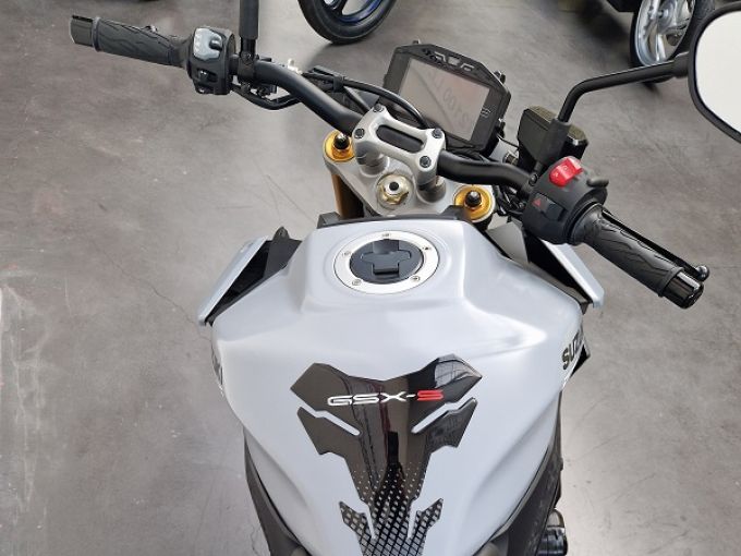 SUZUKI GSX-S 1000 ABS 4