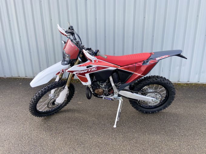 FANTIC XE 300 2T ENDURO 2025 4