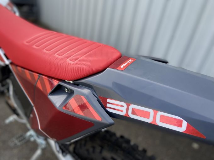 FANTIC XE 300 2T ENDURO 2025 4