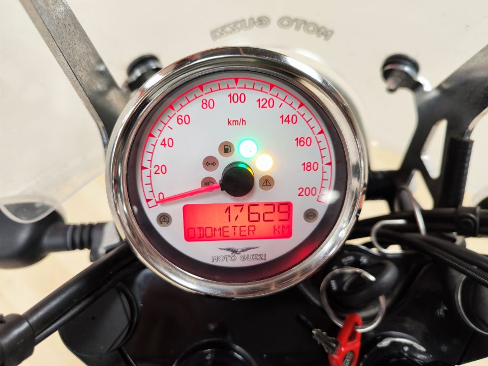 MOTO GUZZI V9 ROAMER 4