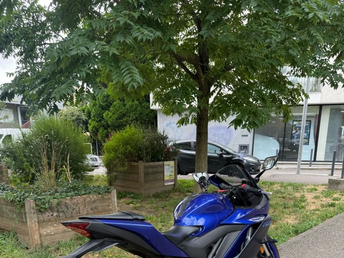 YAMAHA YZF-R3 4