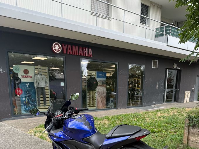 YAMAHA YZF-R3 4