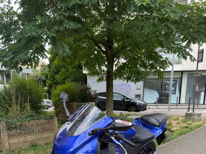YAMAHA YZF-R3 4