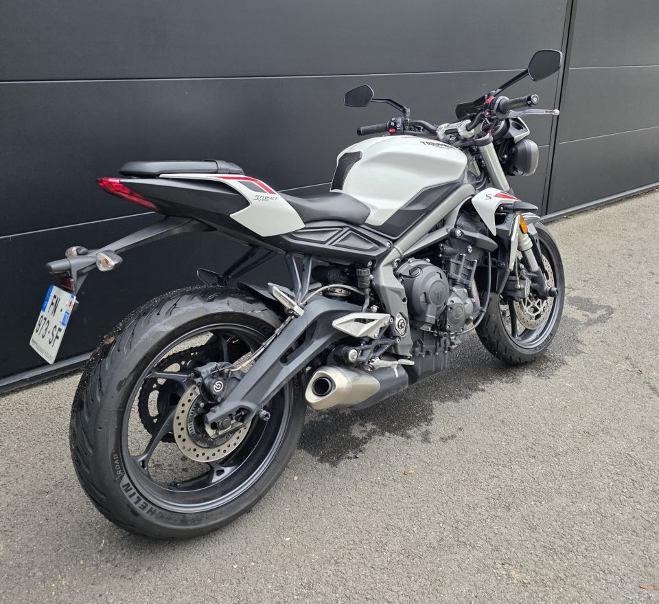 TRIUMPH STREET TRIPLE 660 S A2 4