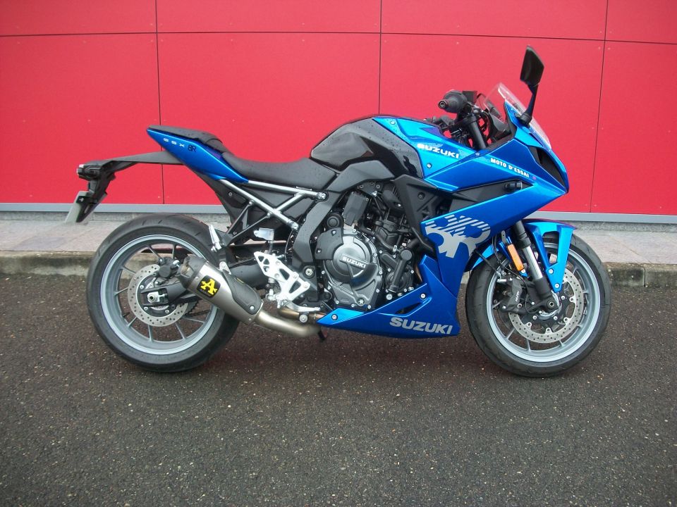SUZUKI GSX-8R 4