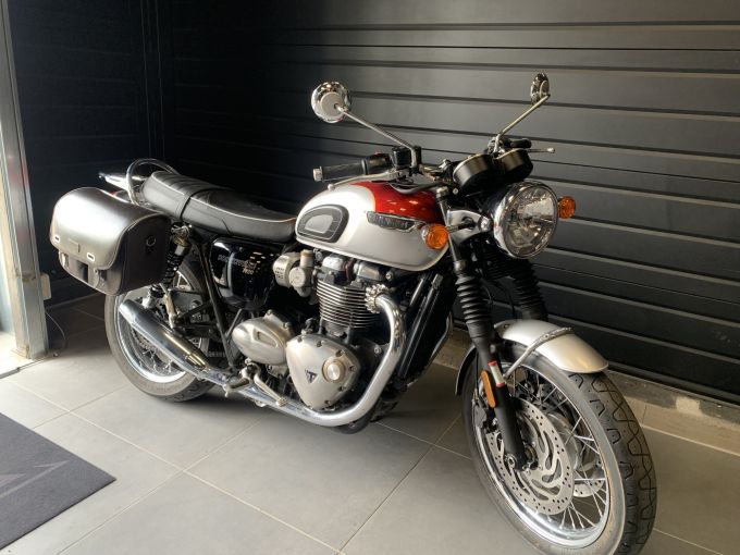 TRIUMPH BONNEVILLE T120 4