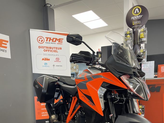 KTM 1290 SUPER DUKE GT 4