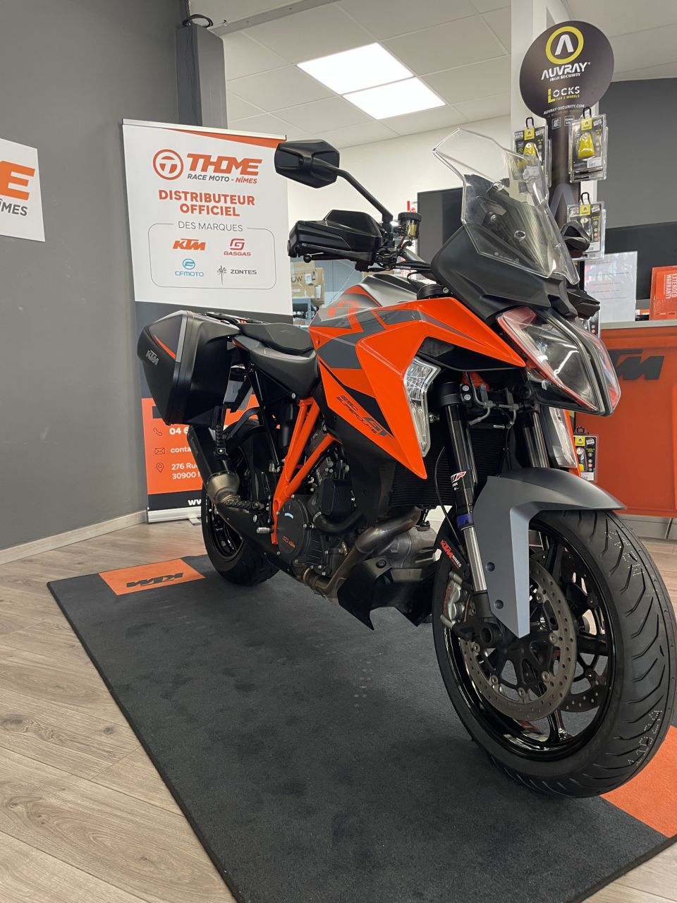 KTM 1290 SUPER DUKE GT 4
