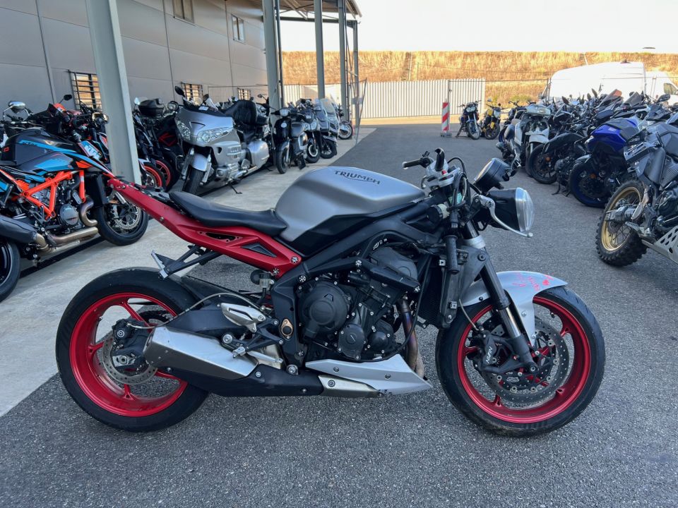 TRIUMPH DAYTONA 675 4