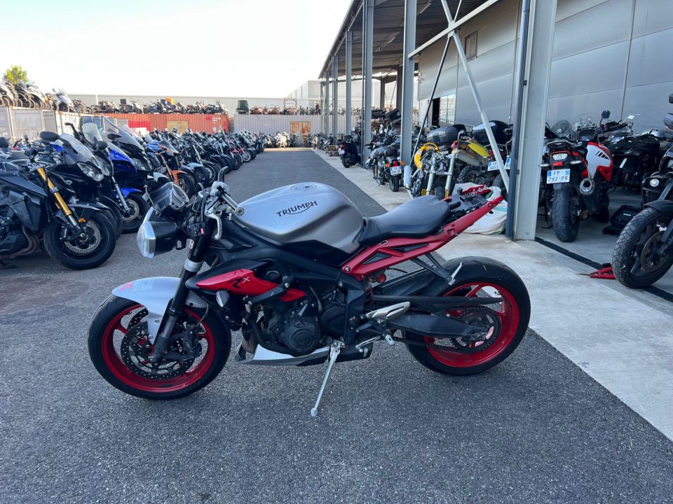 TRIUMPH DAYTONA 675 4