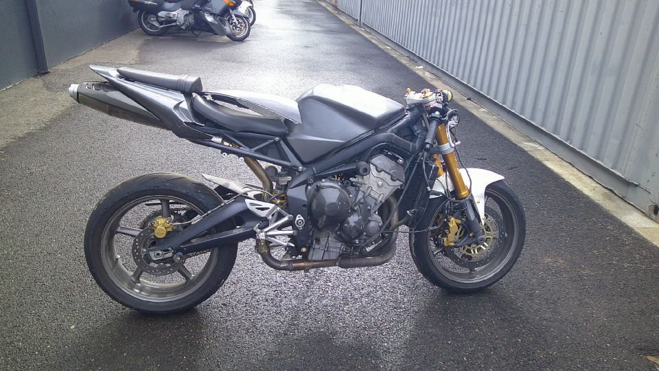 TRIUMPH DAYTONA 675 4