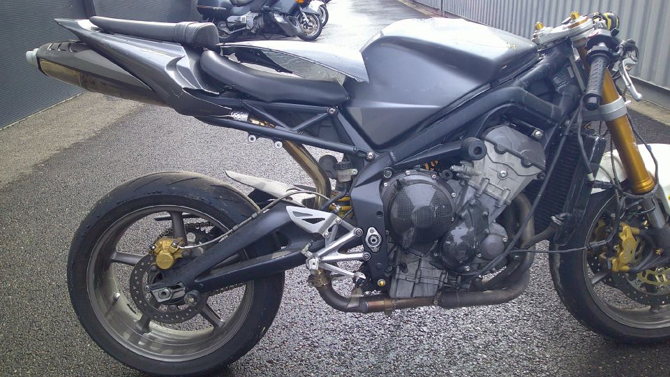 TRIUMPH DAYTONA 675 4