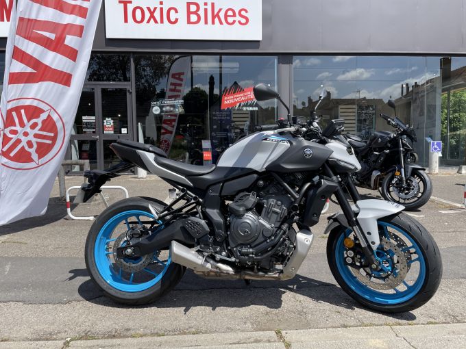YAMAHA MT-07 Y-AMT 4