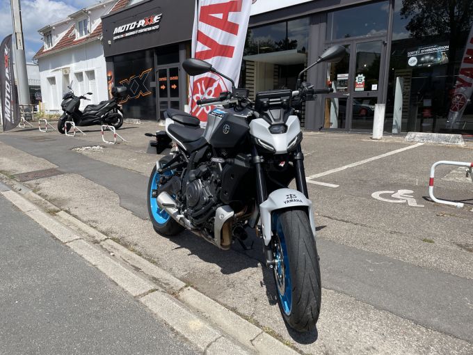 YAMAHA MT-07 Y-AMT 4