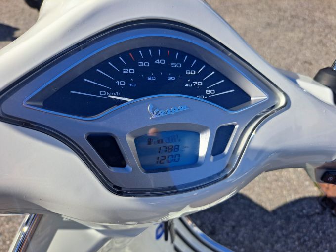 VESPA PRIMAVERA 50 4