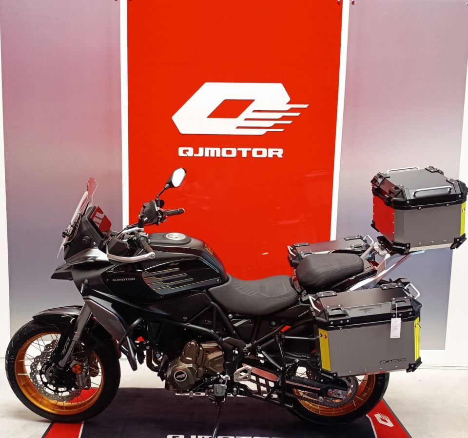QJ MOTOR SRT 700 X TOURING 4