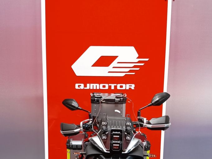 QJ MOTOR SRT 700 X TOURING 4